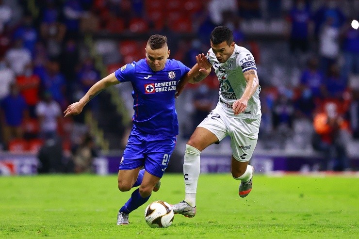 Cruz Azul contra Pachuca.