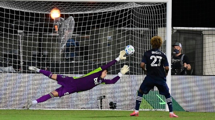 Gianluca Busio #27 of Sporting Kansas City scores during the penalty shoot-out during the round of 16 sixteen match between Sporting Kansas City and Vancouver Whitecaps (Getty)