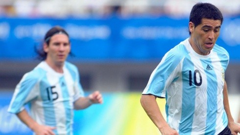 Lionel Messi y Juan Román Riquelme, dos de los protagonistas del 24 de junio. (Foto: Getty).