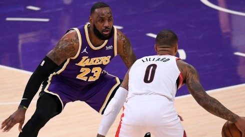 LeBron James y Damian Lillard en Lakers vs. Blazers