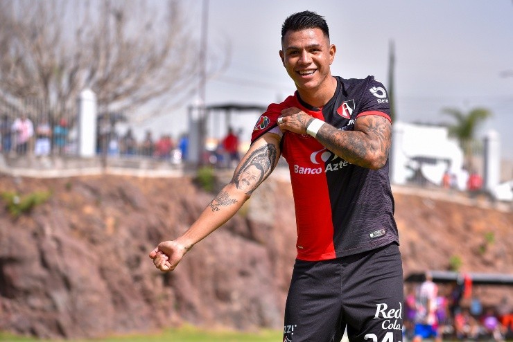 Brayton Vázquez con Atlas.