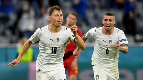 Nicolo Barella festeja el primer gol de Italia ante Bélgica por la Eurocopa