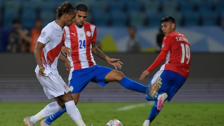 El mejor de la cancha: gran partido de Carrillo ante Paraguay,