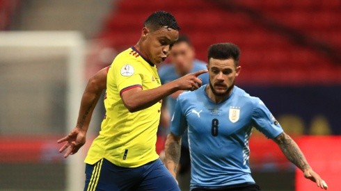 Luis Muriel of Colombia (left) and Nahitan Nández of Uruguay (Getty).