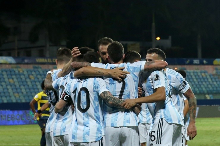 Argentinos festejam gol contra o Equador. (Foto: Getty Images)