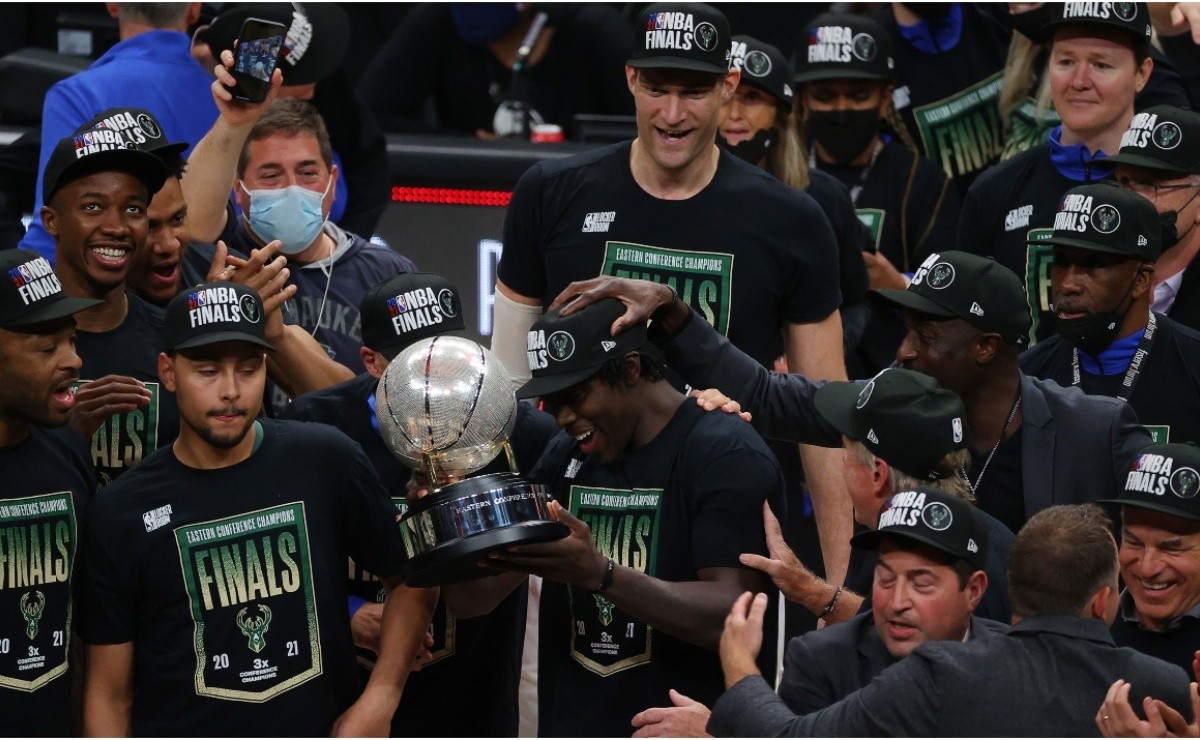 As Milwaukee Bucks win NBA trophy which other sports trophies did
