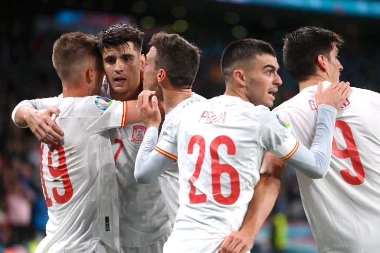 Jogadores espanhóis comemoram gol. (Foto: Getty Images)