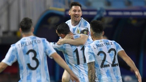 Argentinos comemoram gol na Copa América. (Foto: Getty Images)