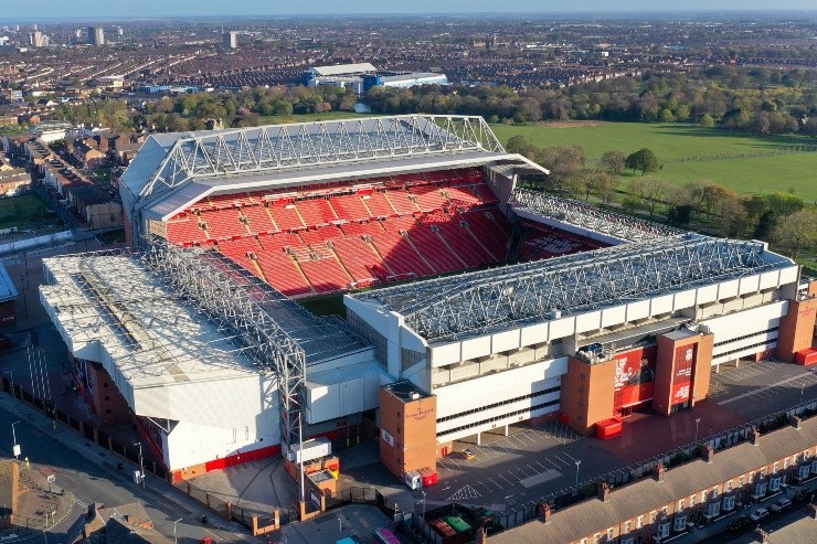 La cancha del Liverpool es uno de los escenarios más famosos del fútbol europeo (Fuente: Getty Images)
