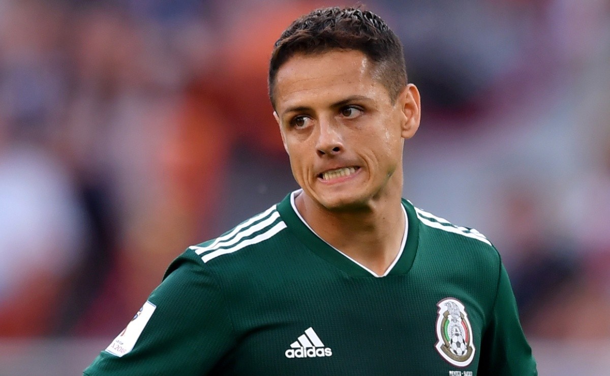 Chicharito Hernandez's Blonde Hair: A Lucky Charm on the Field? - wide 7