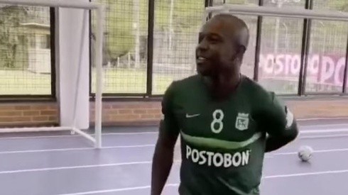 Lo cogieron a golpes: la tremenda bienvenida a Dorlan Pabón en Nacional