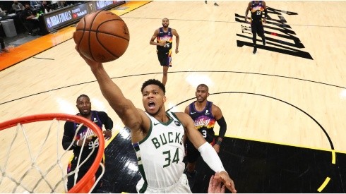 Giannis Antetokounmpo scores over the Suns. (Getty)