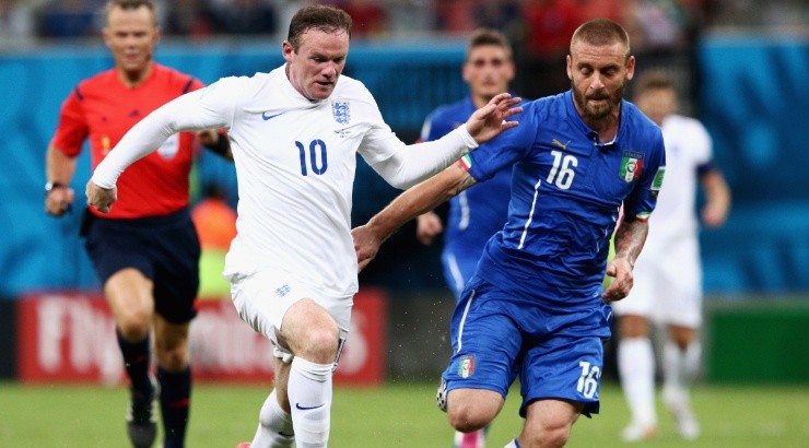 Wayne Rooney of England (left) and Daniele De Rossi of Italy (right) in 2014. (Getty)