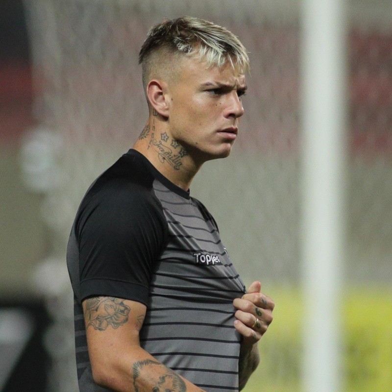 Novo corte de cabelo de Róger Guedes viraliza nas redes sociais