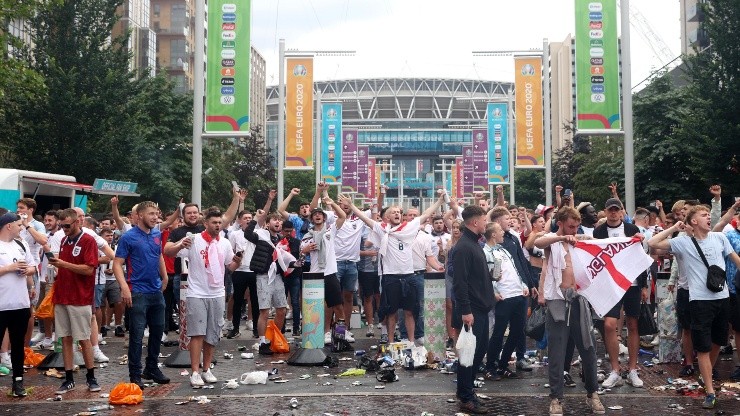 Desde temprano hubo incidentes en las cuadras cercanas a Wembley.