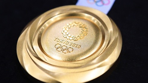 The Tokyo 2020 gold medal. (Getty)