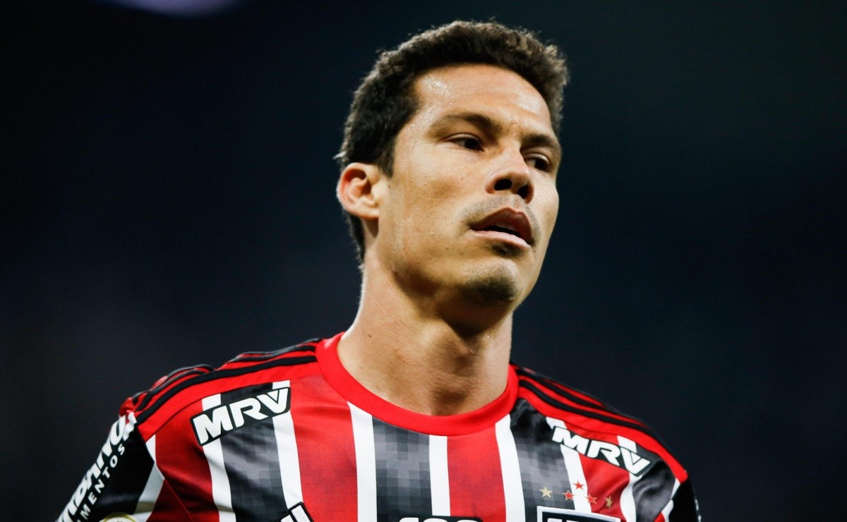 Hernanes rescinde contrato com São Paulo Futebol Clube