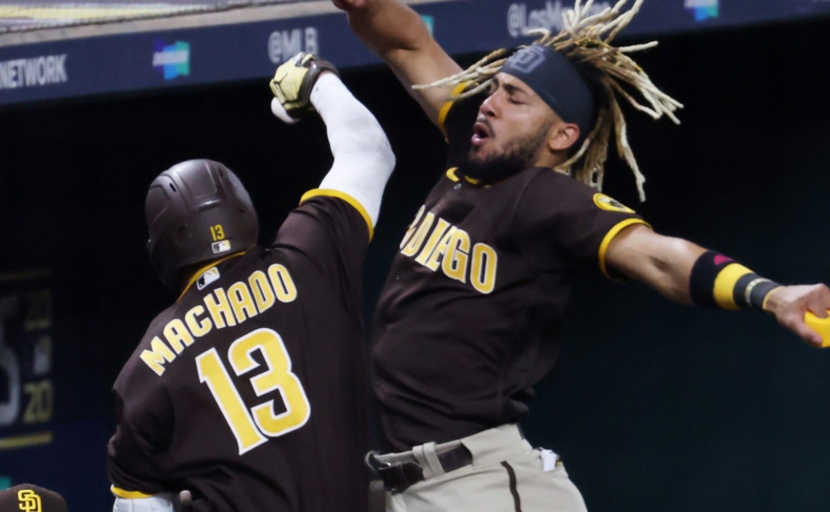 Fernando Tatis Jr y Manny Machado ayudaron a fanáticos en el