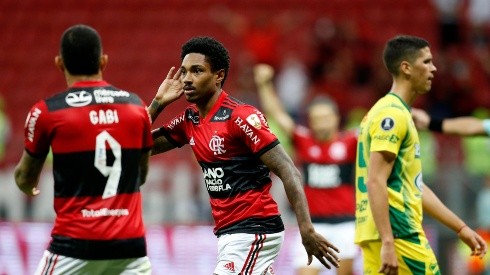 Flamengo se impuso con autoridad y eliminó a Defensa luego de un 4 a 1