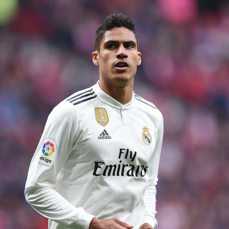 Manchester United le duplicaría el salario a Raphaël Varane