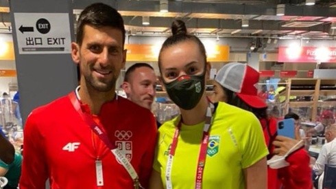 Jogadora de vôlei Gabi tieta e posta foto com o tenista Novak Djokovic: "Zerei a vida! Sou muito fã". (Foto: Reprodução Instagram)