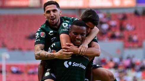Juan Otero hizo el primer gol del torneo en esta victoria del Santos.