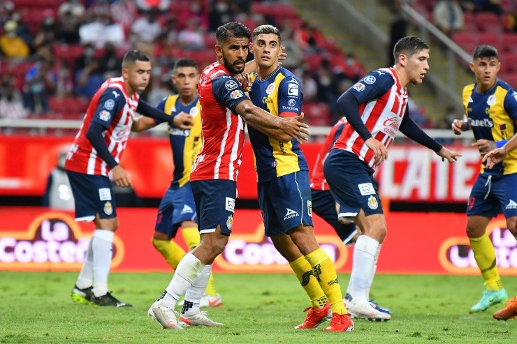 Chivas sufrió su primera derrota del torneo Grita México Apertura 2021 (foto: Imago7)