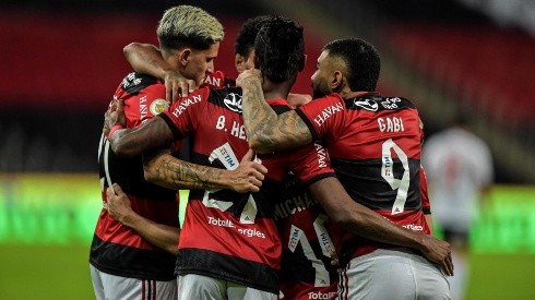 Flamengo tem sequência de 14 gols marcados em três jogos e iguala marca após 21 anos. (Foto: Thiago Ribeiro/AGIF)