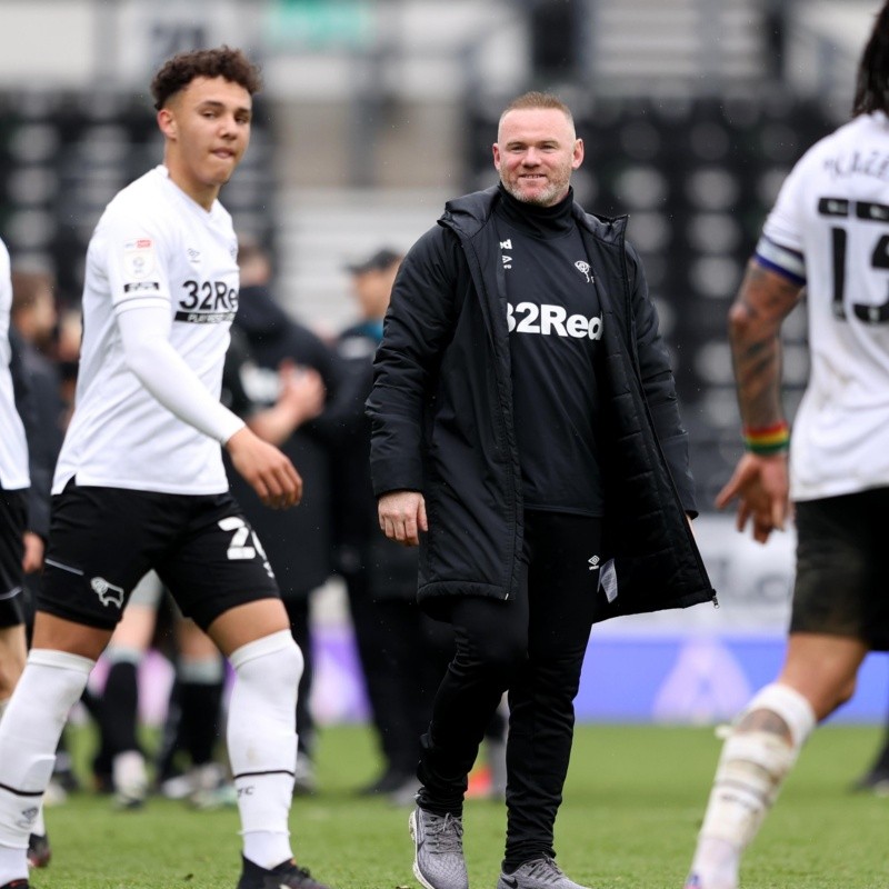 Rooney lesionó a su propio jugador en un entrenamiento