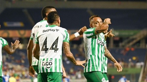 Clásico pintado de verde: Alvez y Jarlan colocan goles ante un aguerrido Millonarios
