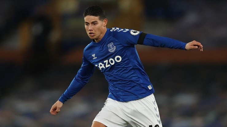 James Rodríguez en acción de juego con Everton.