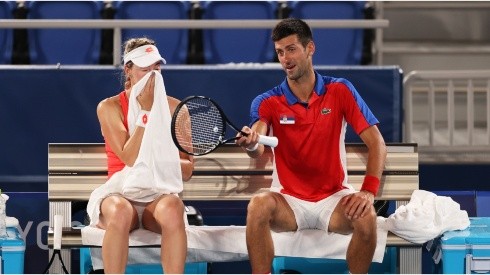 Novak Djokovic, junto a su pareja en el Dobles Mixto serbio, Nina Stojanovic.