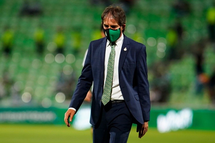 Guillermo Almada criticó el juego de Cruz Azul.