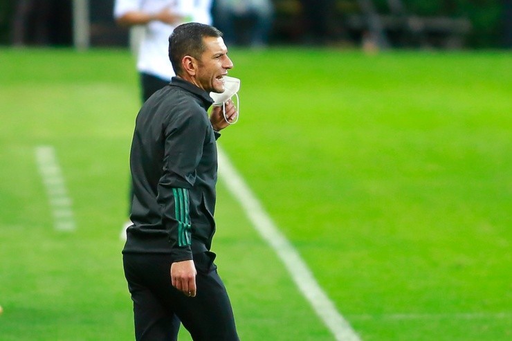 Dos medios se hicieron presentes en la conferencia de Lozano.