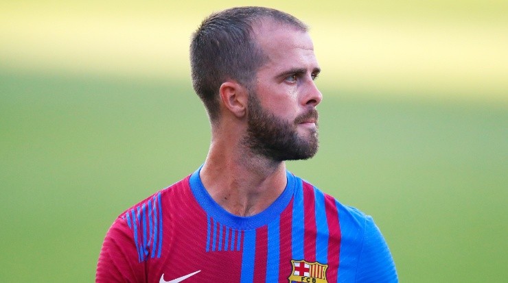 Miralem Pjanic in a pre-season friendly between Barcelona and Gimnastic de Tarragona. (Getty)