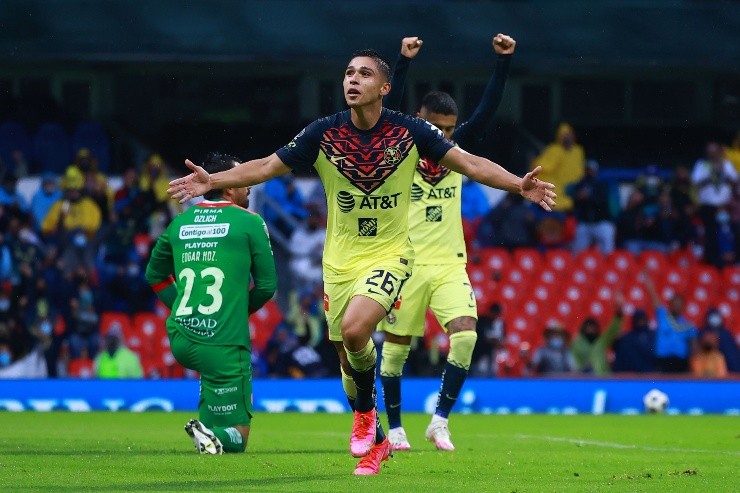 Salvador Reyes en América