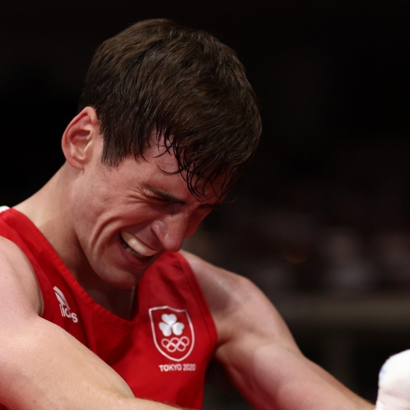 Aidan Walsh se queda con la de bronce luego de lesionarse celebrando