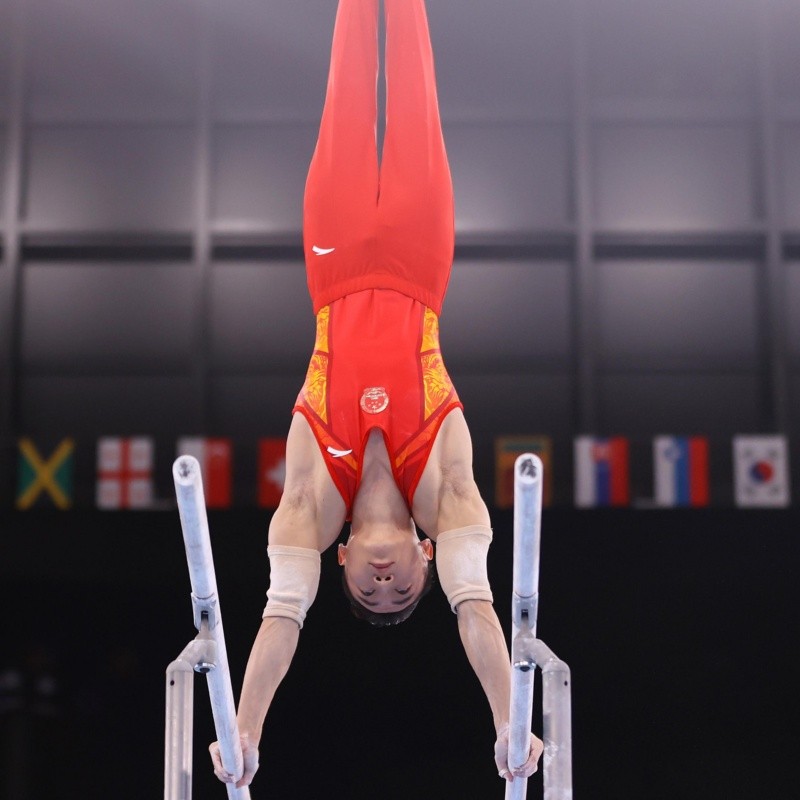 Zou Jingyuan ganó el oro en paralelas con la mejor puntuación de Tokio 2020