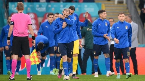 Jugadores de Italia calentando antes de la final de la Euro.