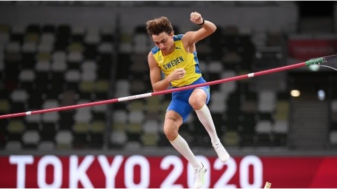 Armand Duplantis gana la final del Salto con Garrocha en Tokio 2020.