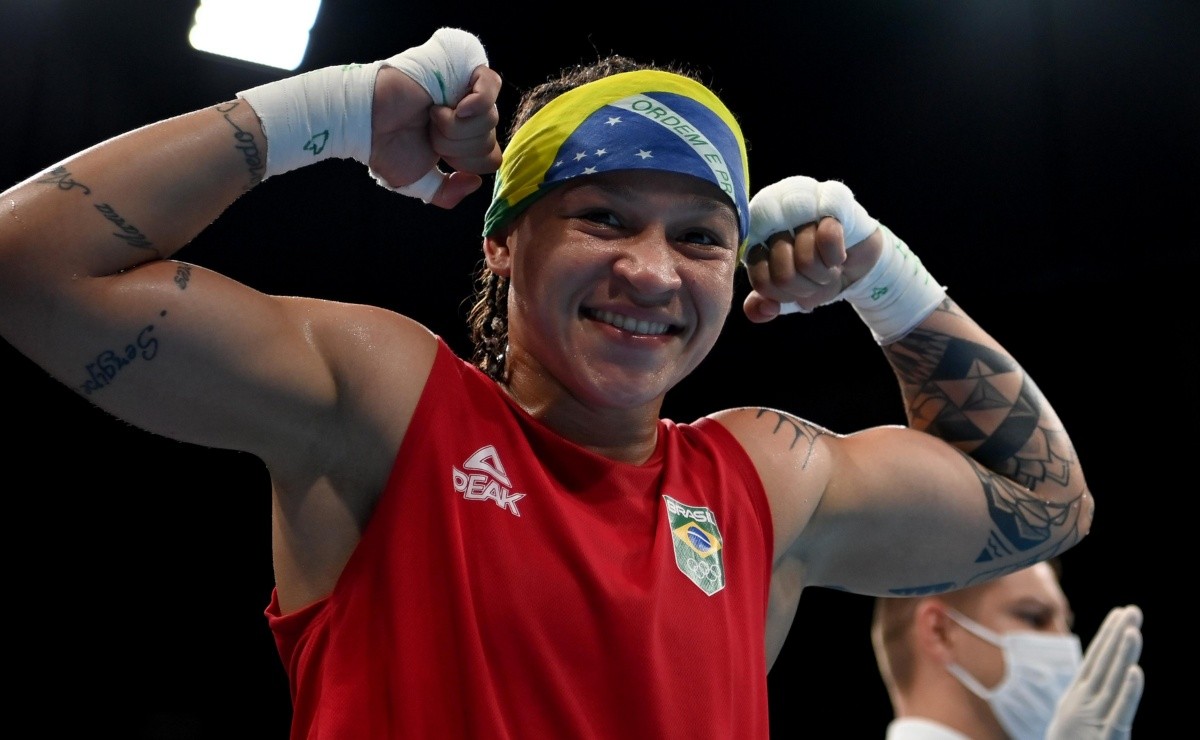 Boxeadora Bia Ferreira é inspiração para meninas e mulheres no