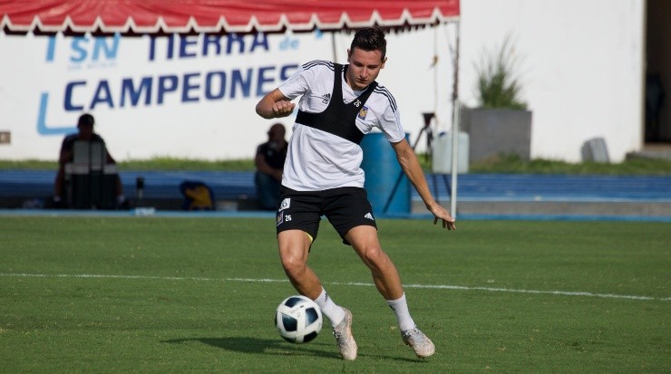 Florian durante la práctica felina. (@TigresOficial)