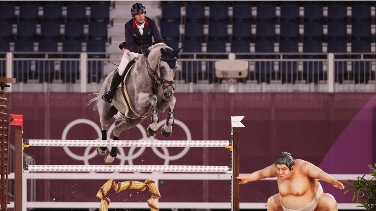 Una figura de un luchador de sumo, el terror de los caballos en las pruebas de Ecuestre.