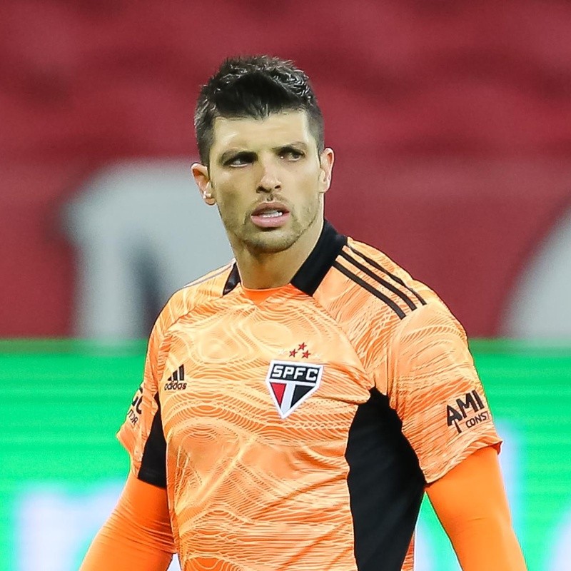 São Paulo pode contratar goleiro que foi alvo do Flamengo para brigar pela titularidade com Volpi