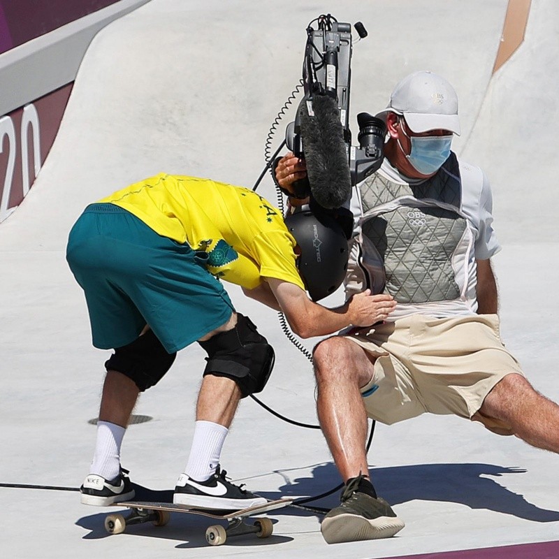 VIDEO | ¡Cuidado con el camarógrafo! Accidente en el skate de Tokio 2020