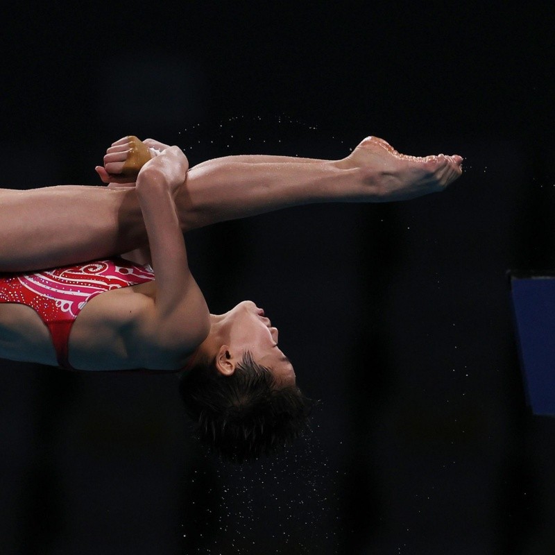 ¡Clavados perfectos! Quan Hongchan se llevó la medalla dorada en plataforma de 10 metros