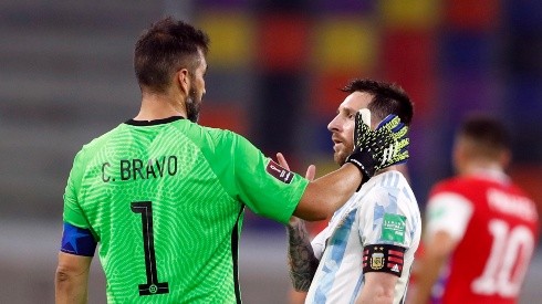 Claudio Bravo le abre las puertas del Betis a Lionel Messi