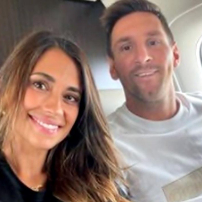 Rumbo a París: el mensaje de Messi y Anto Roccuzzo desde el avión