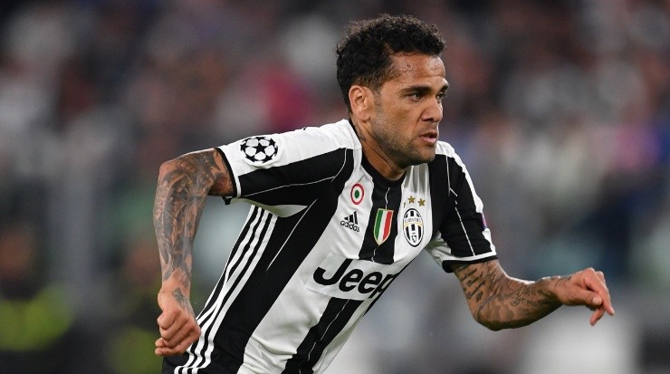 Dani Alves left Barcelona as a free agent to join Juventus in 2016. (Getty)