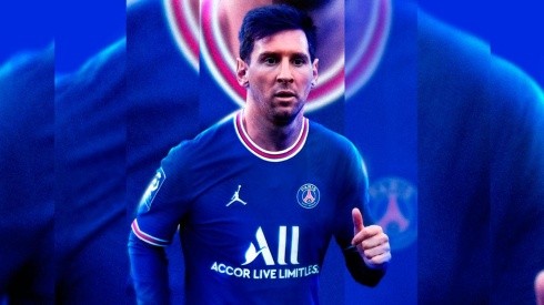 Lionel Messi oficialmente posando con la camiseta de PSG.